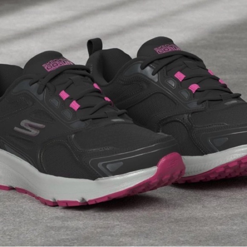 Skechers Women's Black and Pink Athletic Sneakers